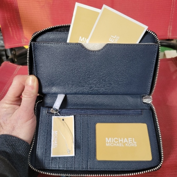 NEW!! Michael Kors JET SET zip around phone wallet wristlet in Admiral - Picture 2 of 5